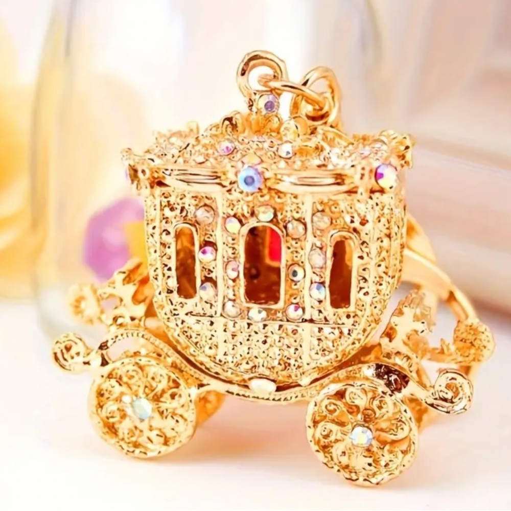 Elegant Gold Carriage Key Holder, NEW
